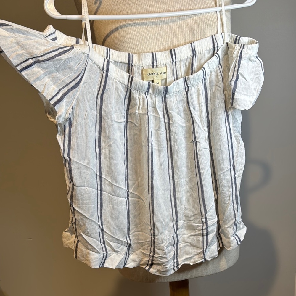Cloth & Stone Cream Flutter Sleeve Blouse with Pleated Smocked‎ Design